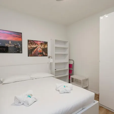 I Host - Pomponazzi Iris * 밀라노