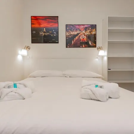 I Host - Pomponazzi Iris Milaan